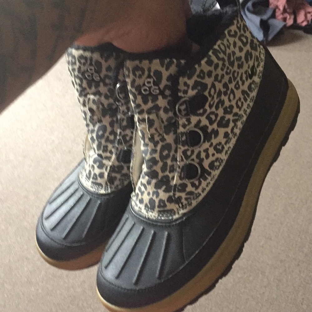 Nike acg low cut boots.